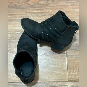 S.O black girls booties